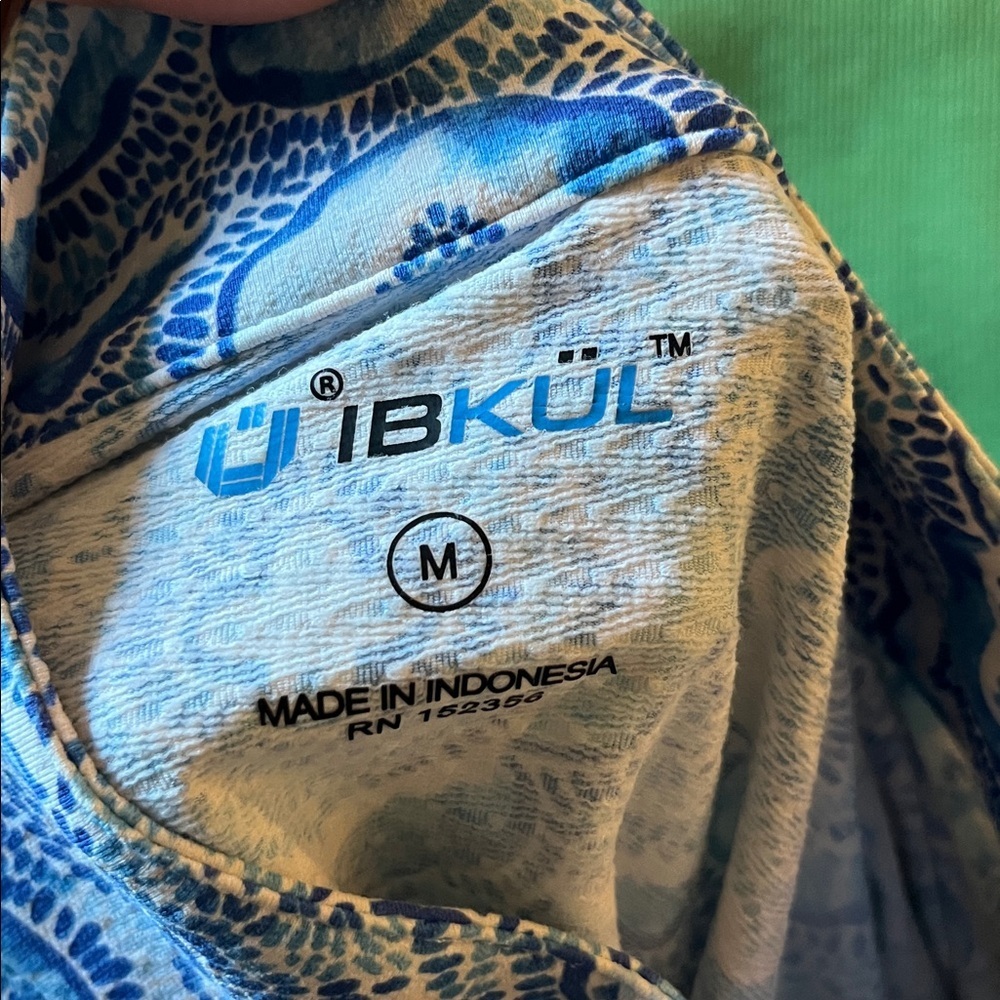 Ibkul Blue and White Print 1/4 Zip Vented Top, size M - Picture 8 of 8